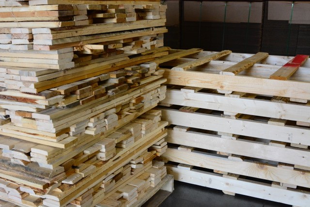 Reconstructed Wood Pallets